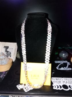 22" 925 STAMPED, GRA CERTIFIED MOISSANITE CUBAN LINK CHAIN