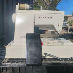 Vintage Singer Sewing Machine Look @@ Better Than The Rest Gently Very Little Used Like New