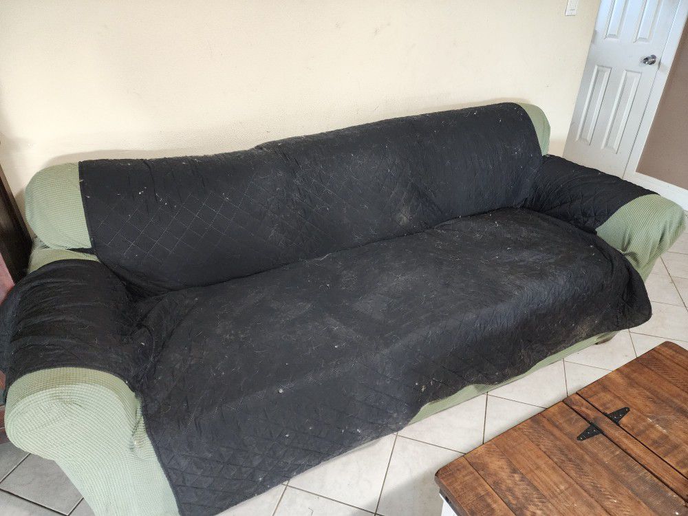 Three-seater couch w/ fold out mattress