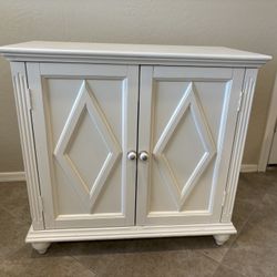 North Bay Cabinet with Mirror