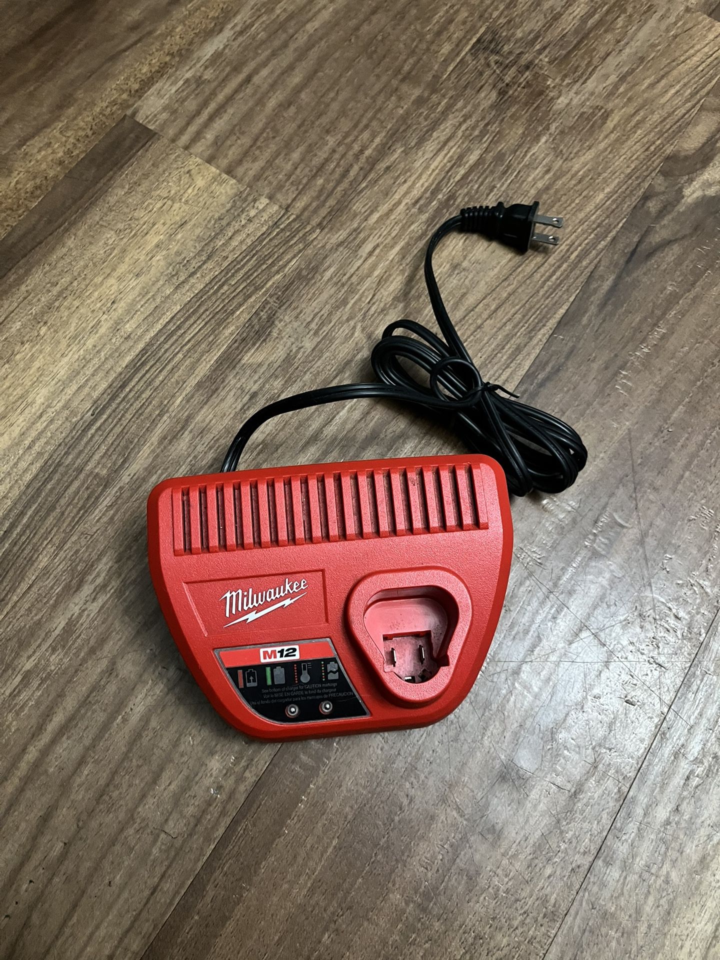 Milwaukee Charger M12