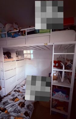 Bunkbed twin with desk/drawers