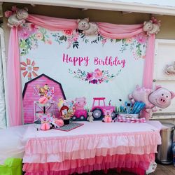 Pink Pig Backwall Plus Decorations 