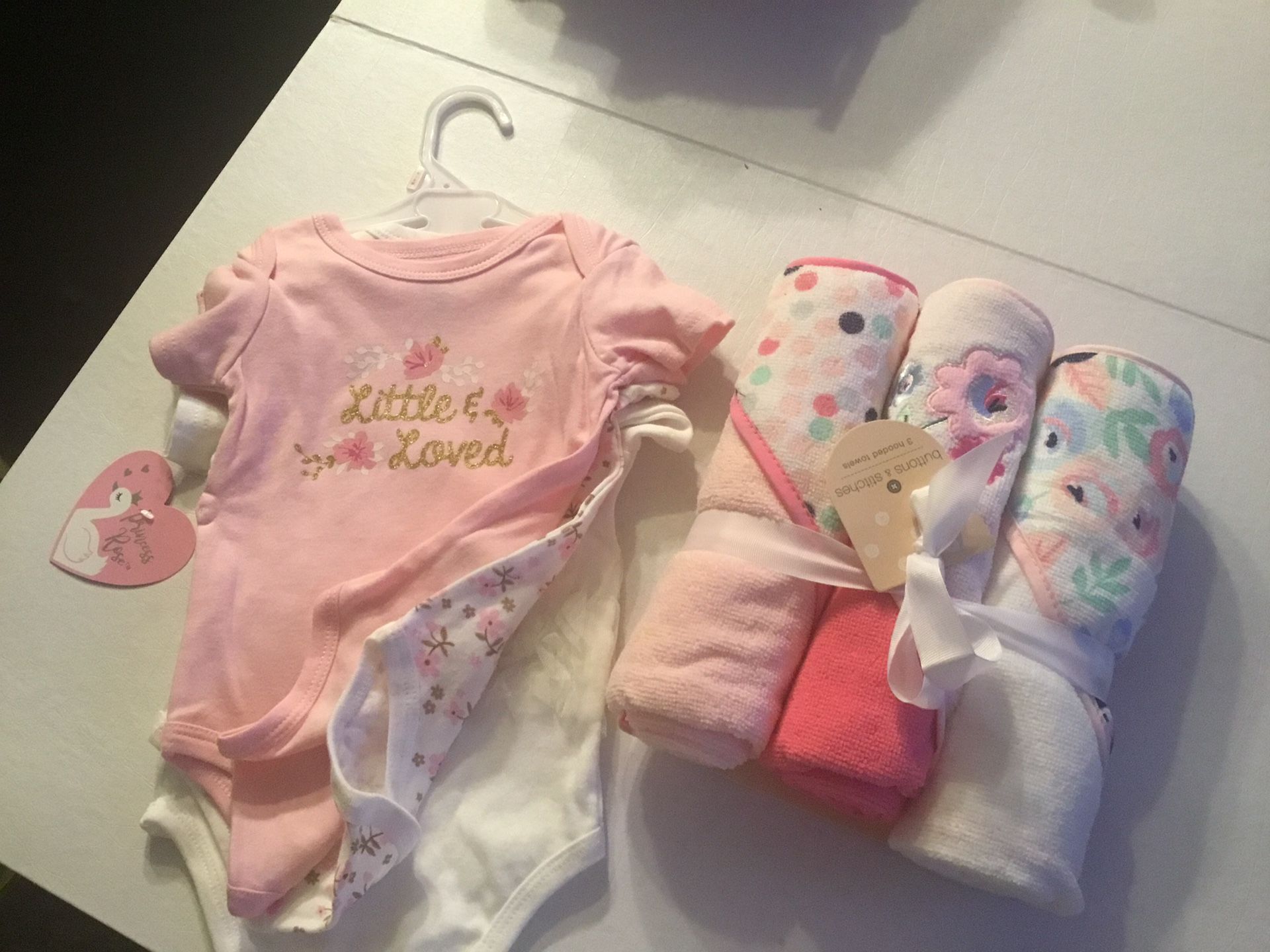 Super Cute Onesie And A Set Of Hoddie Bath Towels