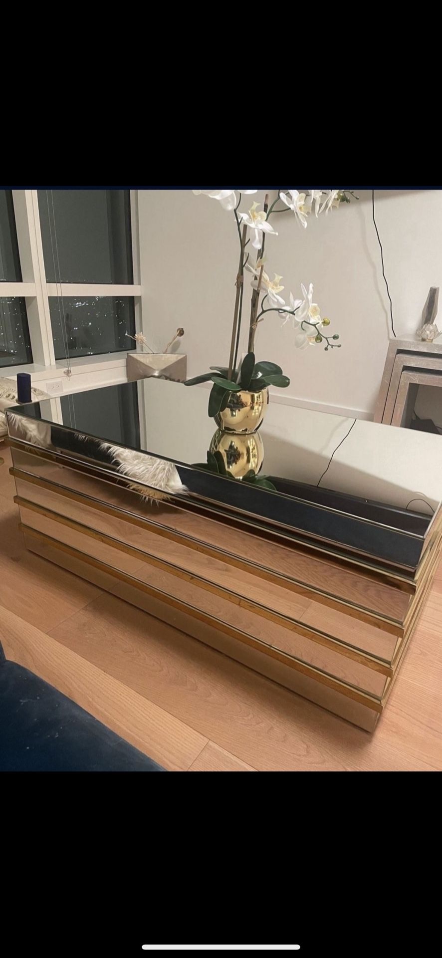 Coffee table mirrored gold trim