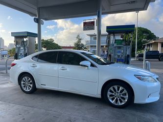 Lexus ES 300Hybrid Sedan White