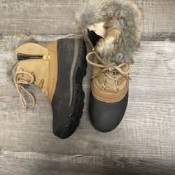 Womens Snow Boots Size 8
