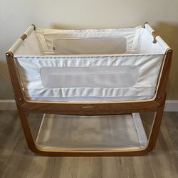 Bassinet SnuzPod 4: Solid Oak, Clean, Gently used