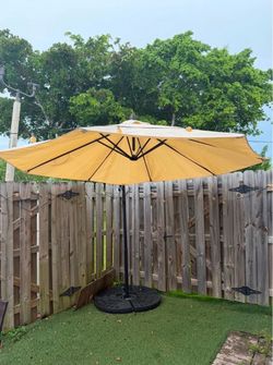 Large Outdoor Patio Umbrella with Base