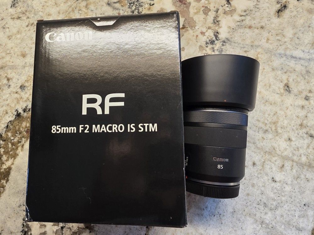 Canon RF 85mm F2 Lens like new