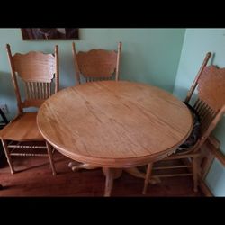 SOLID OAK DINING ROOM SET