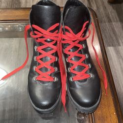 Black Leather Heeled Boots With Red Laces