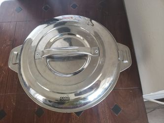 Hot pot to keep food warm.