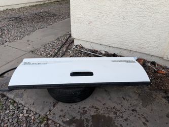 Toyota Tacoma tailgate