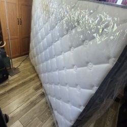 Queen Size Memory Foam/spring Hybrid Matress Unused In Plastic Perfect Condition Just Unboxxed Only.