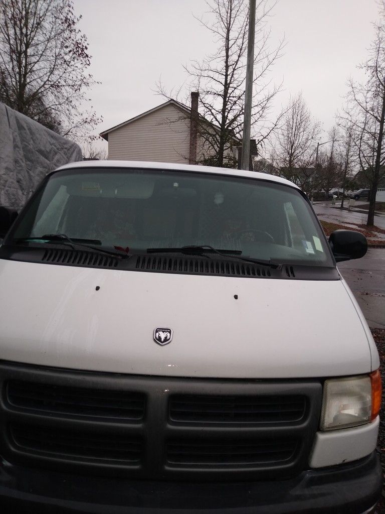 2003 Dodge Ram Van