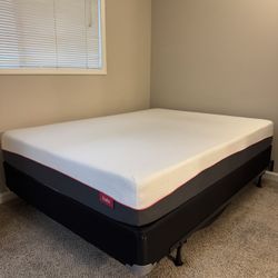 Queen Tulo Memory Foam Mattress Set – Like New