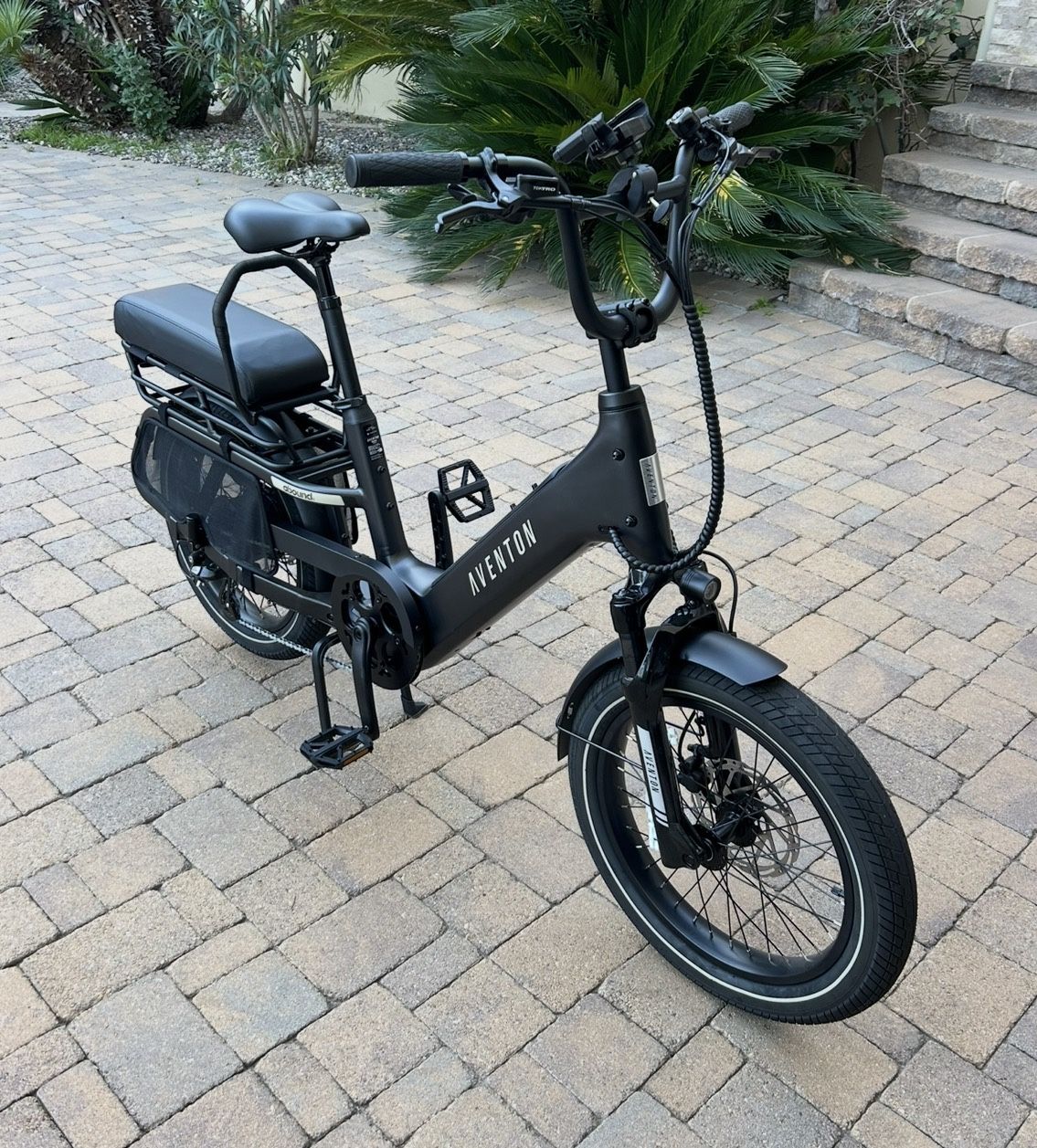 Aventon Abound SR 2025 Smart Ebike - With Captain’s Seat, Front Basket And Cooler. New