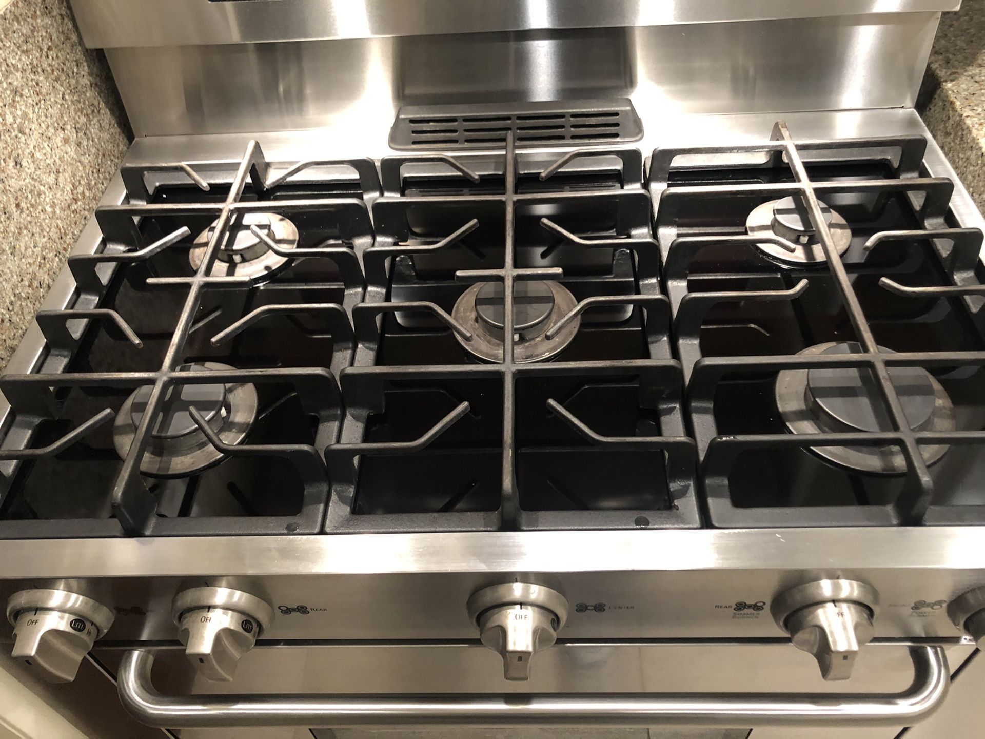Kenmore Elite 5 Burner Gas Range with Hood for Sale in Redondo Beach