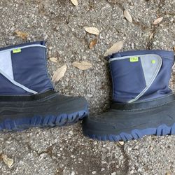 Kids snow boots size 2