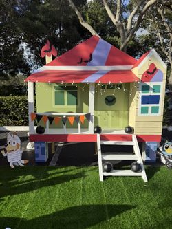 Bluey House Backdrop Prop