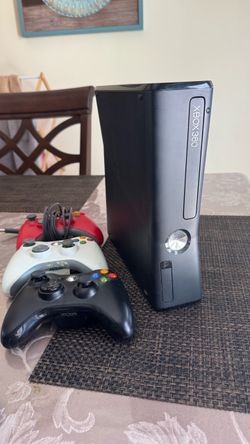 Xbox 360, black edition with controllers and games