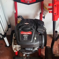 2 Power Washers....ONLY ONE RUNS. 