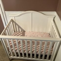 Mini crib 