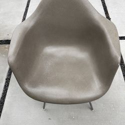 Vintage Eames/Herman Miller Fiberglass Shell Arm Chair