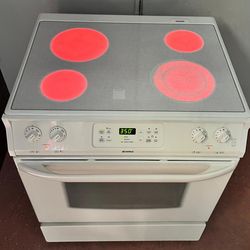 💥🔆🇺🇸☆Kenmore☆🇺🇸🔆💥 Slide-In Glass Top Stove in Great Condition