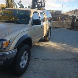 04 Toyota Tacoma Camper 4door.