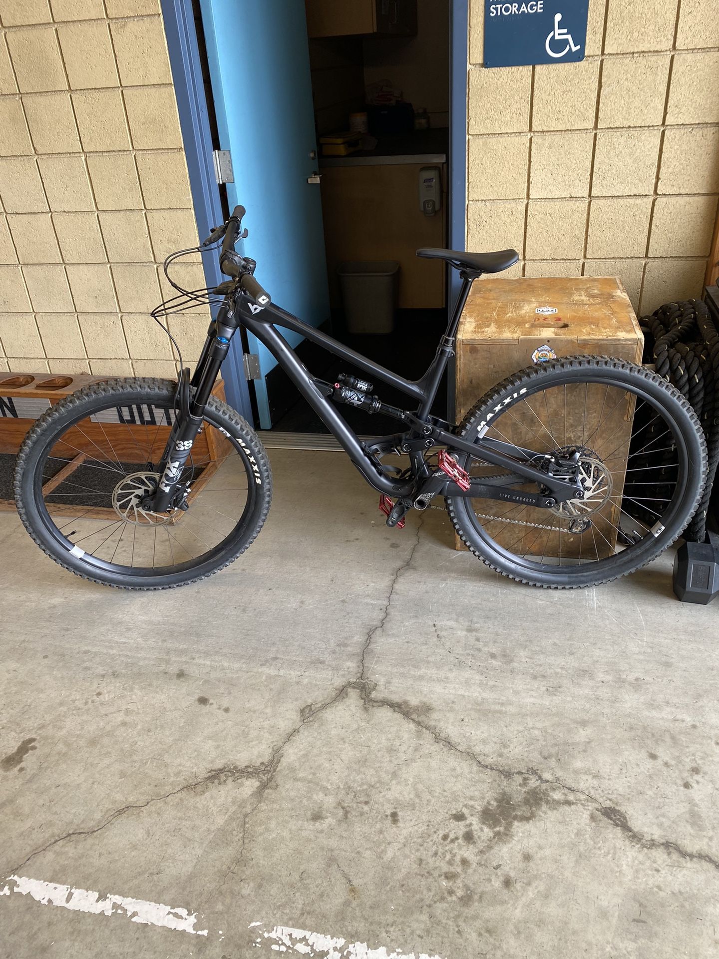 2022 YT Capra Core 2