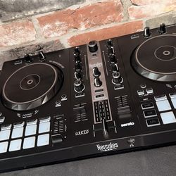 Hércules beginner DJ console  with everything except the speakers