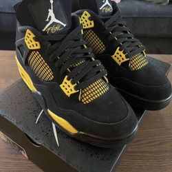Air Jordan 4 Thunder (2023) Size 10 – Near New