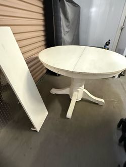Farmhouse Round Kitchen Table and Chairs