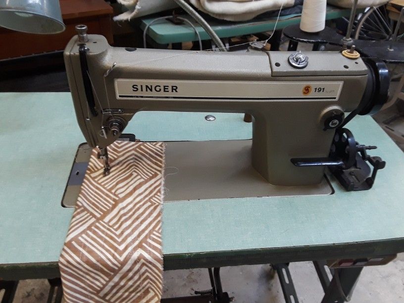 Industrial sewing machine singer 191 d300aa