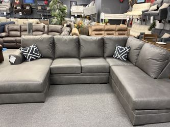 2 Pc Sectional With Chaise 