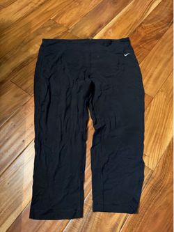 Women’s black Nike dri fit cropped leggings. Size large