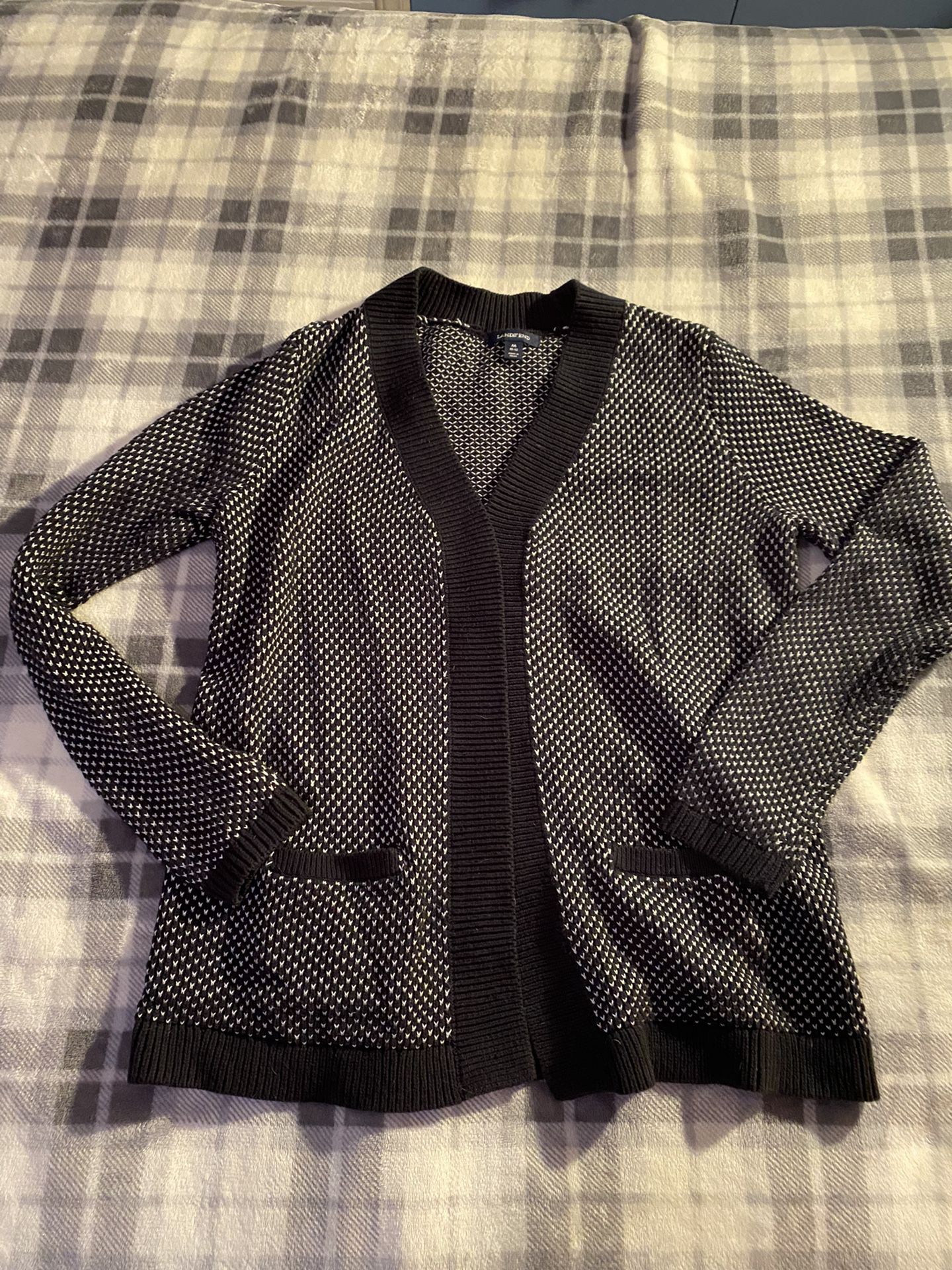 Women’s Cardigan Sweater Medium