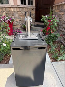 Edgestar upgraded dual tap kegerator