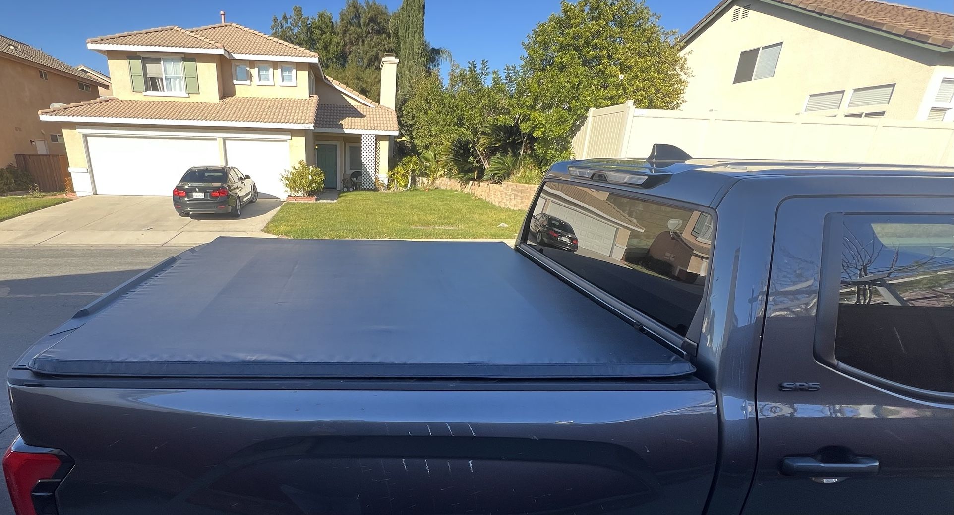 Tapadera de tres pliegues para camioneta pickup 5.5” / Fold Cover for 5.5" pickup truck