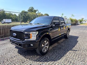 Ford F-150 SuperCrew Black Pickup Truck