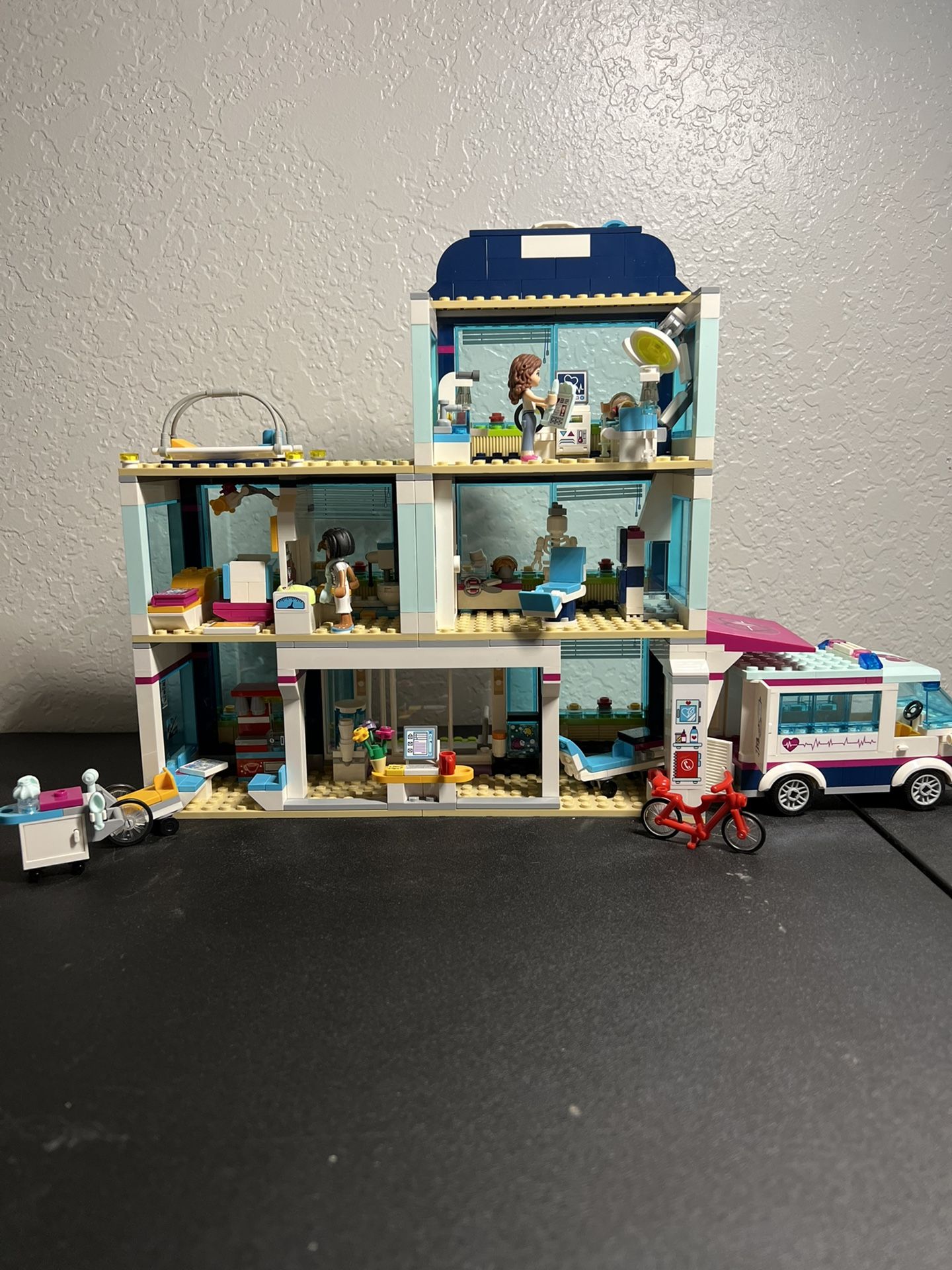 LEGO Friends Heartlake Hospital 41318 Building Kit
