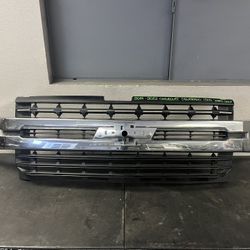 2019-2020-2021-2022 CHEVROLET SILVERADO 1500 GRILL PARTS ONLY OEM USED 
