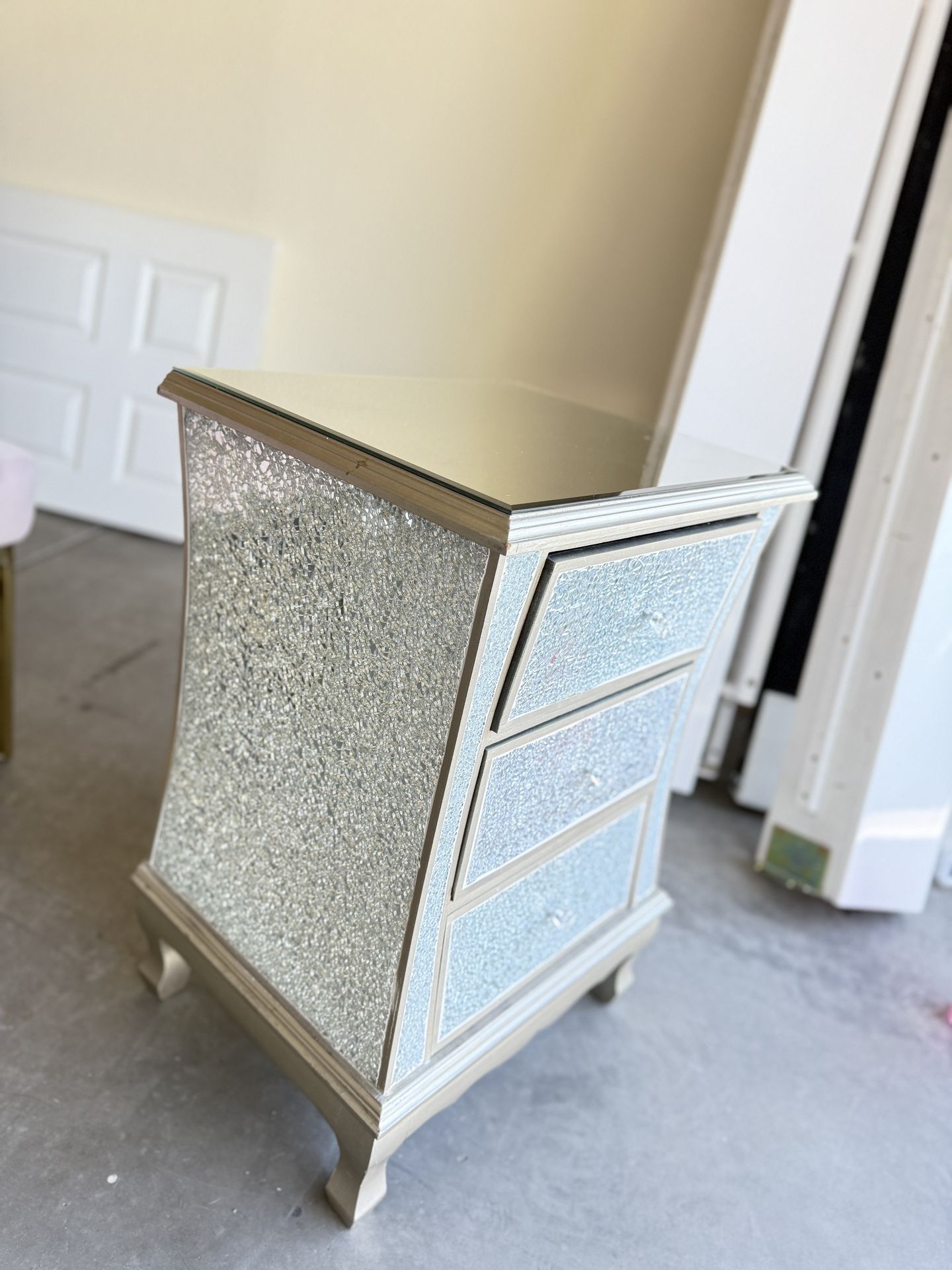 Bejewel Dresser Table With Mirror Top