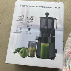 New self feeding hopper slow juicer
