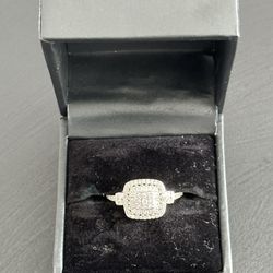 Diamond Vintage-Inspired Ring (1/2 ct. t.w.) in 14k White Size 7 Excellent condition like new 