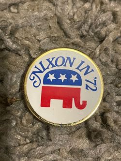 Vintage 1972 Nixon pin