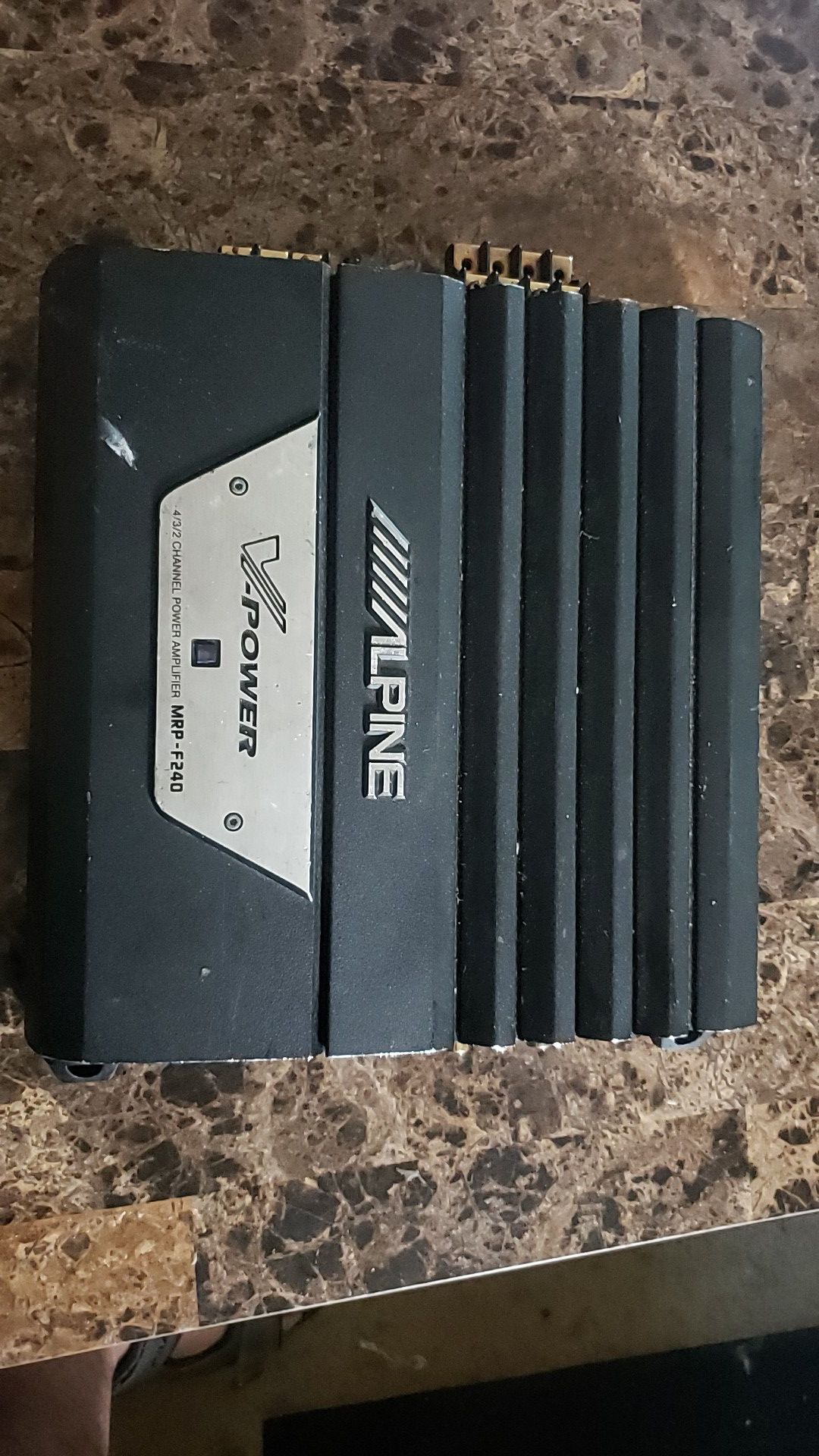 Alpine amplifier