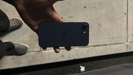 I phone 16 Locked ( selling for parts )